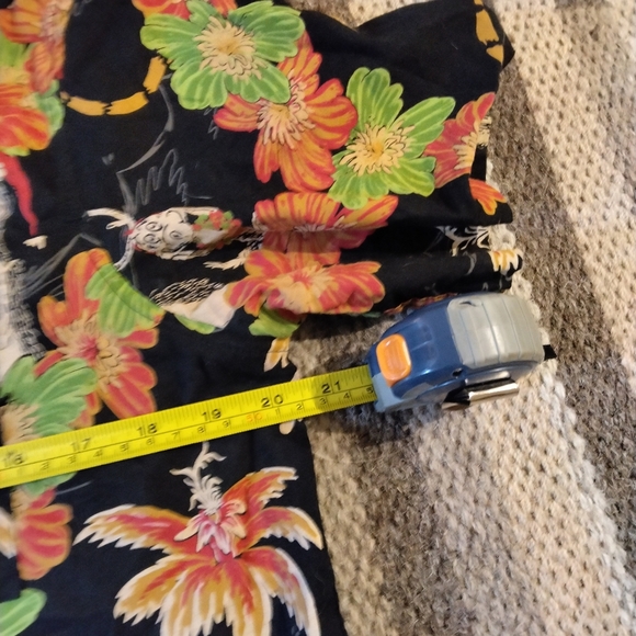 Billabong x Dr.Seuss The Grinch Christmas Aloha Button Down Size Medium - Picture 3 of 6